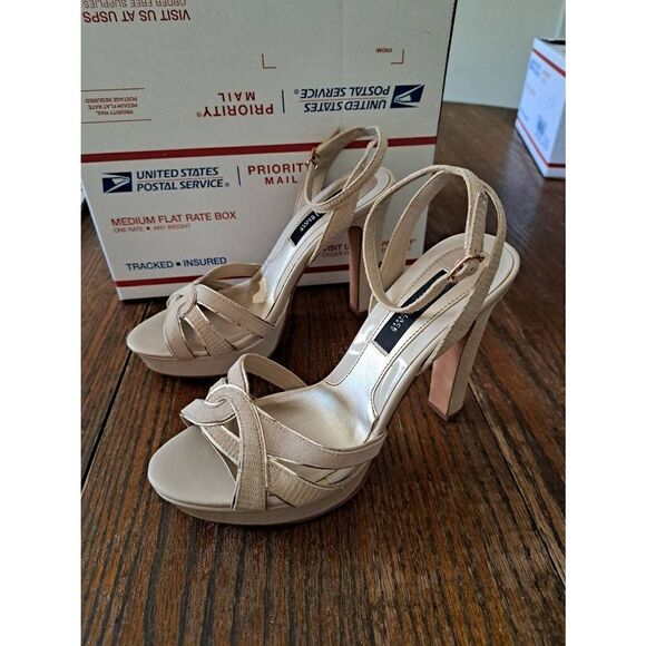 Size 7M White House Black Market Camille Natural Chunky High Heel Shoes Biscotti - Picture 1 of 6